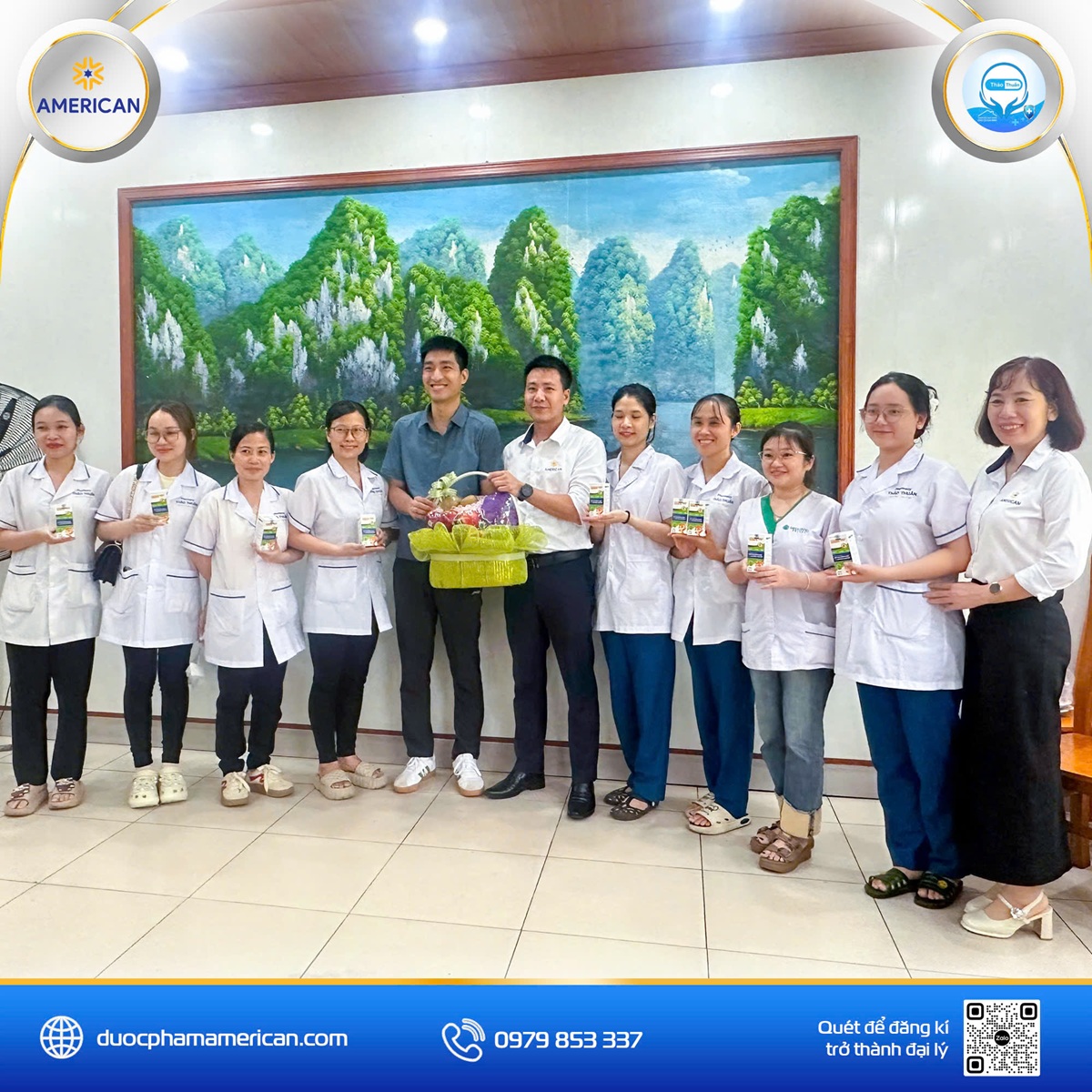 Phần trao quà tặng sau màn hỏi đáp của đội ngũ